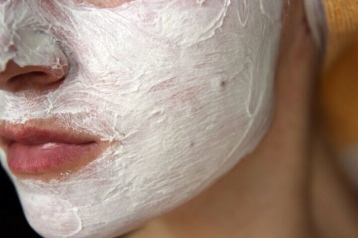 Egg white mask to eliminate wrinkles in oily skin