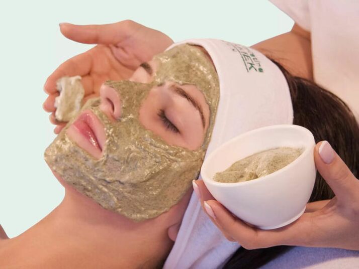 Parsley-Based Wrinkle-Smoothing Herbal Mask